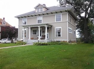903 E 2nd St, Sterling, IL 61081