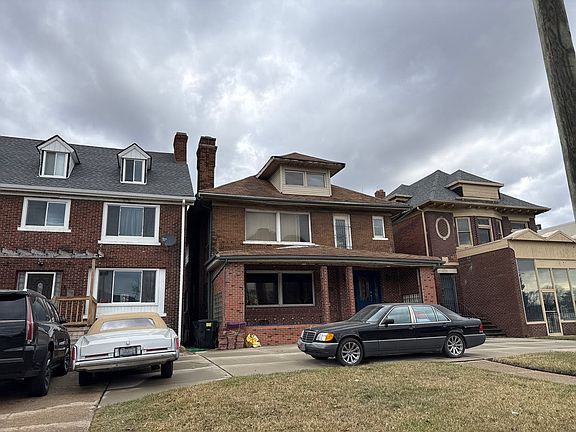 3rd image of 2425 W Grand Blvd