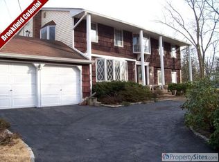 185 Nichols Rd, Nesconset, NY 11767