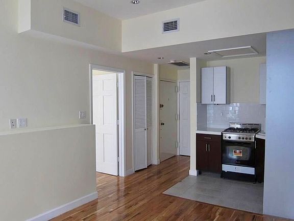 5th image of 222 E 18th St APT 3B