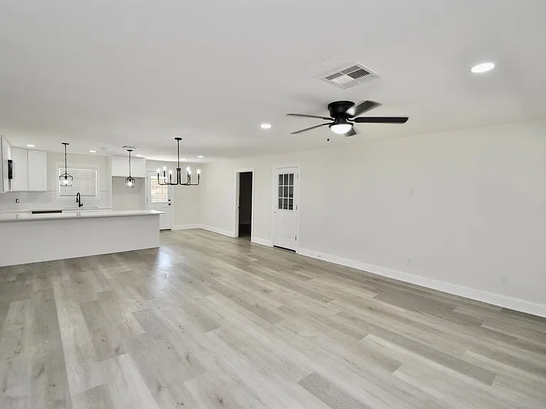7634 Wynlea St — Photo 8