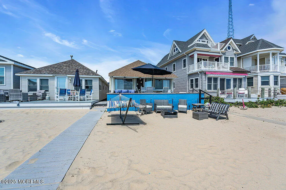 Building Photo - 115 Beachfront