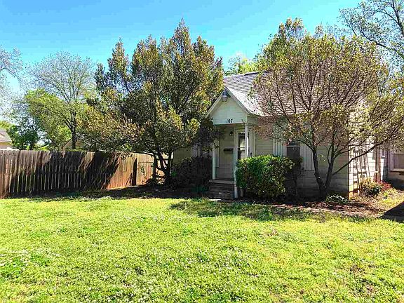3rd image of 107 S Park Dr
