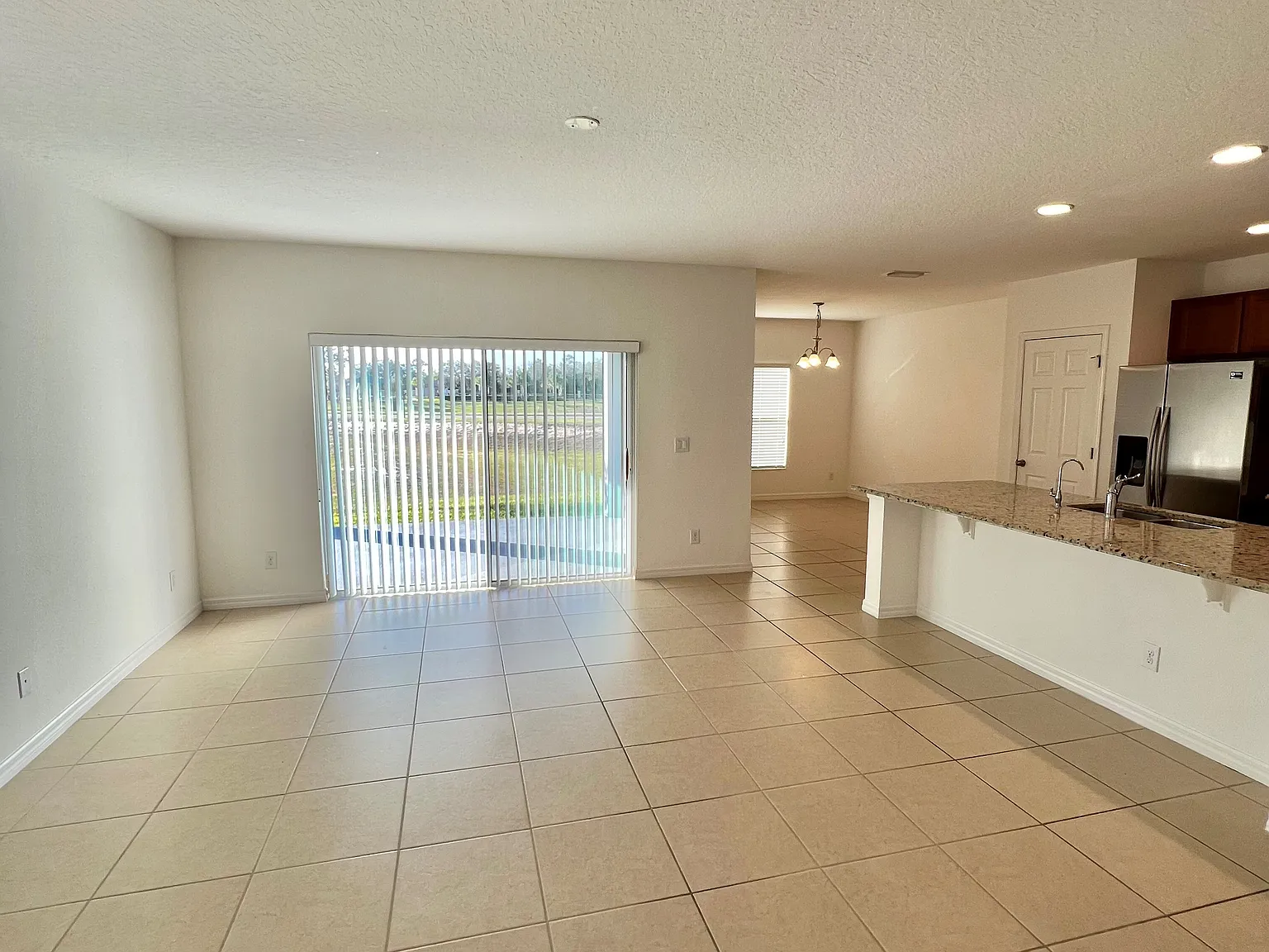 4 bed, 1982 sqft, $2,150 — Photo 3