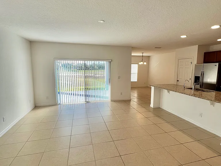 124 Primrose Dr — Photo 3