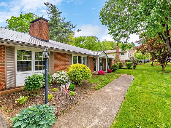 3rd image of 2213 Cantle Ln