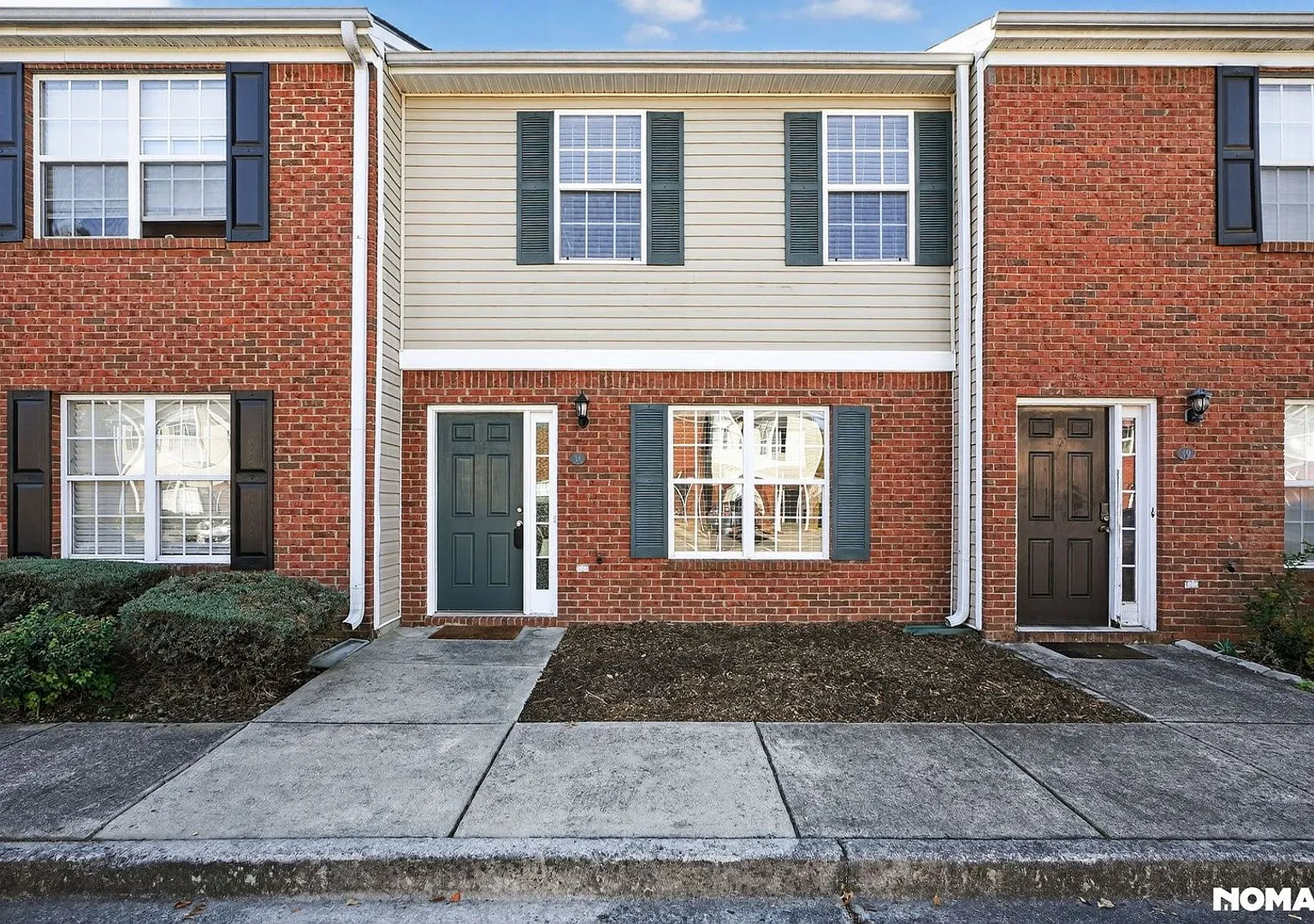 Charming 2BR/ 2.5 Bath Town House in Adairsville, GA — Photo 2