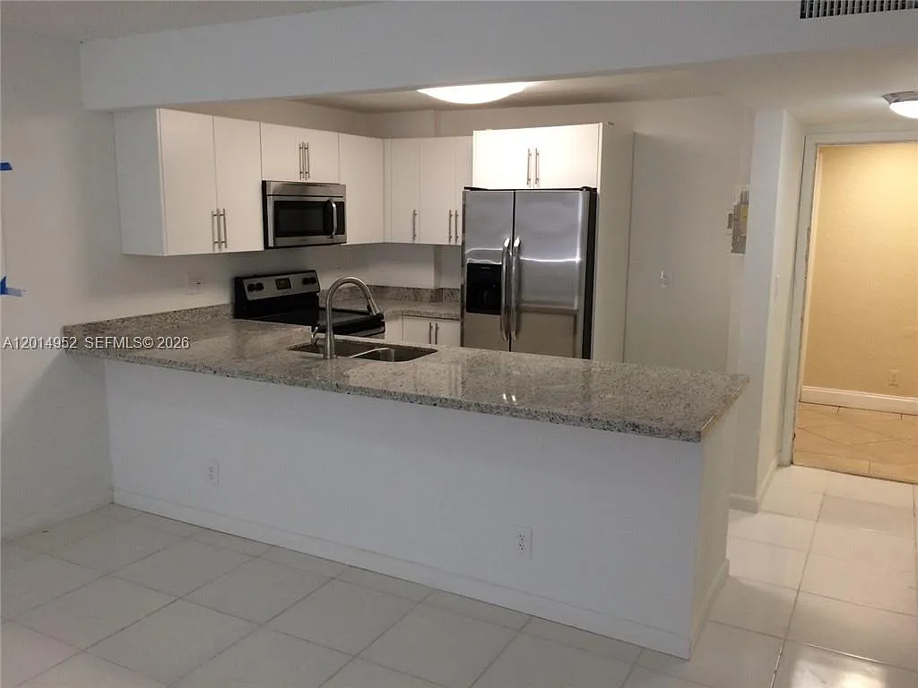 Building Photo - 9143 SW 77th Ave #B107