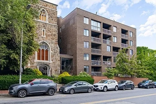 331 Harvard St — Photo 15