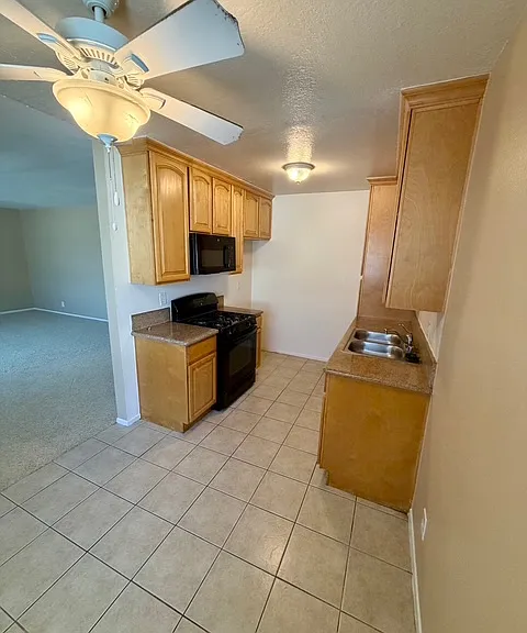 1009 Seabreeze Dr — Photo 8