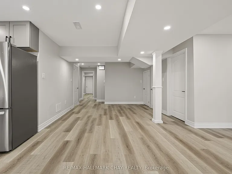 63 Janes Cres #BASEMENT — Photo 16