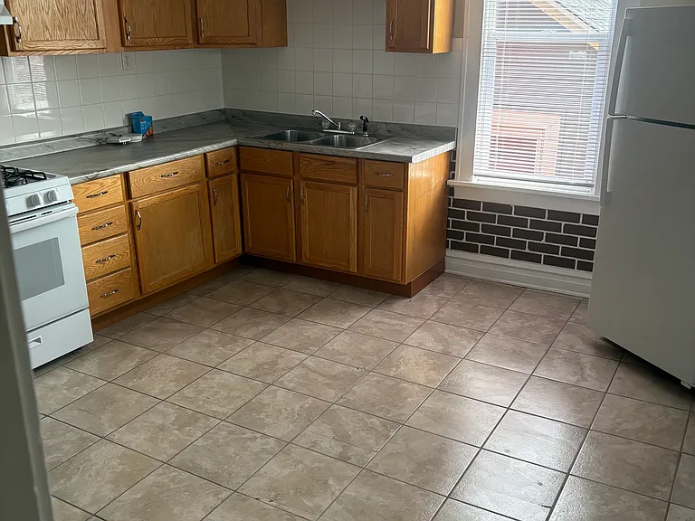 1934 Schrage Ave #2 — Photo 4