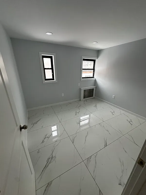 2890 Lafayette Avenue 2