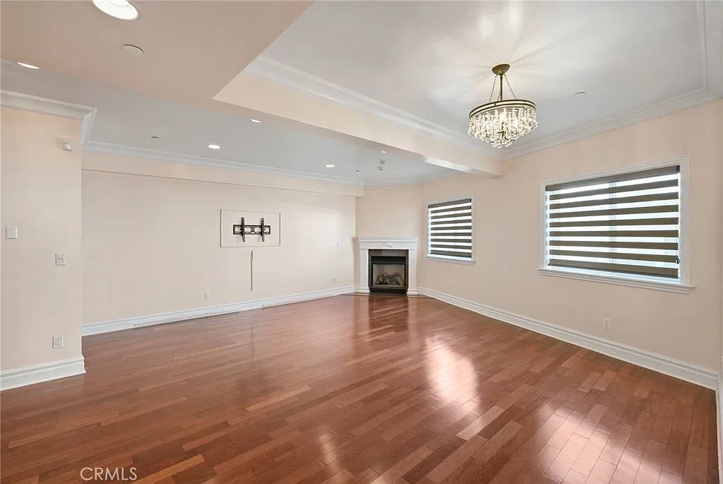 3 bed, 2.5 bath, 1855 sqft, $4,695 — Photo 4