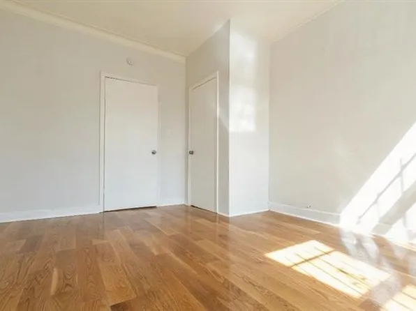 198 Myrtle Avenue image 2 of 24