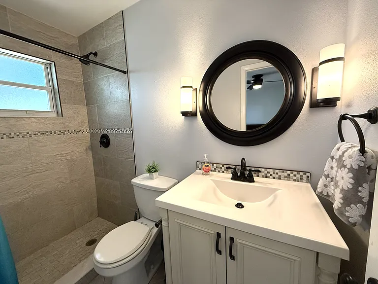 668 Hampton Dr NE — Photo 22