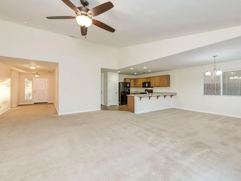 551 S Kona Ave — Photo 5
