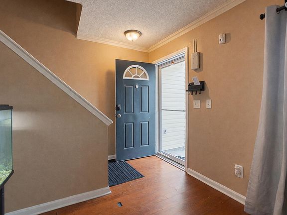 4th image of 300 Summer Bend Rd