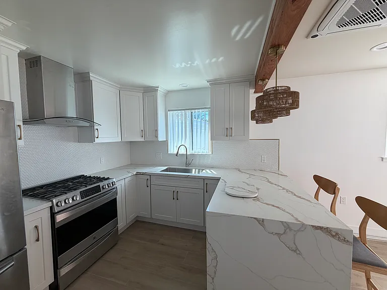 941 Lodgewood Way #B — Photo 3