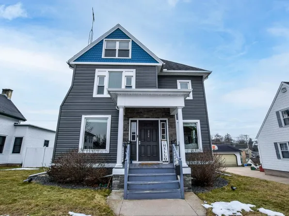 324 W Franklin St, Portage, WI 53901