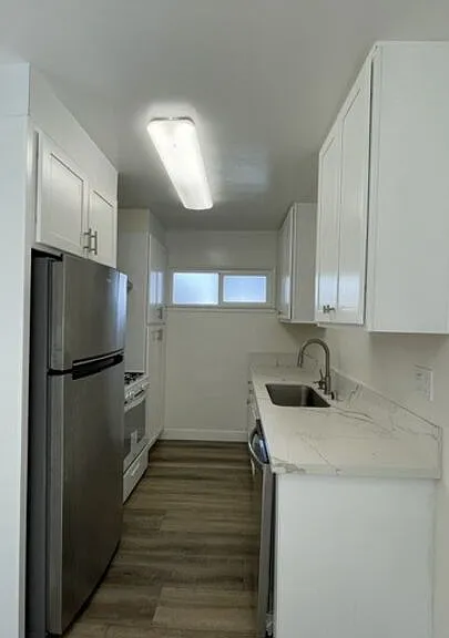 517 S Kenmore Ave #12 — Photo 11