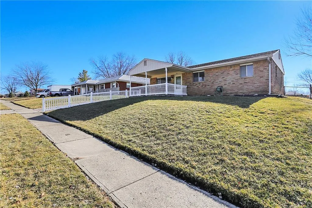 305 Grovewood Dr photo 1