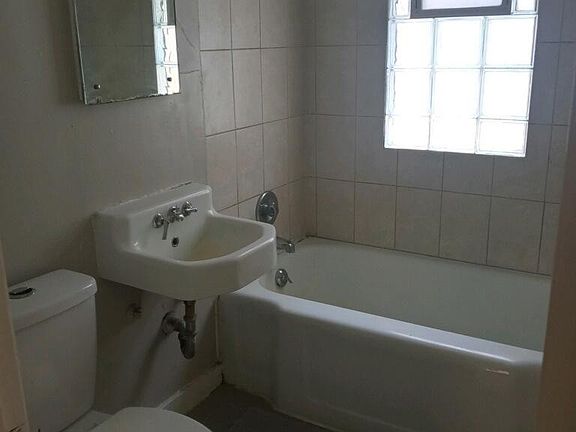 3rd image of 2243 S Kinnickinnic Ave #2