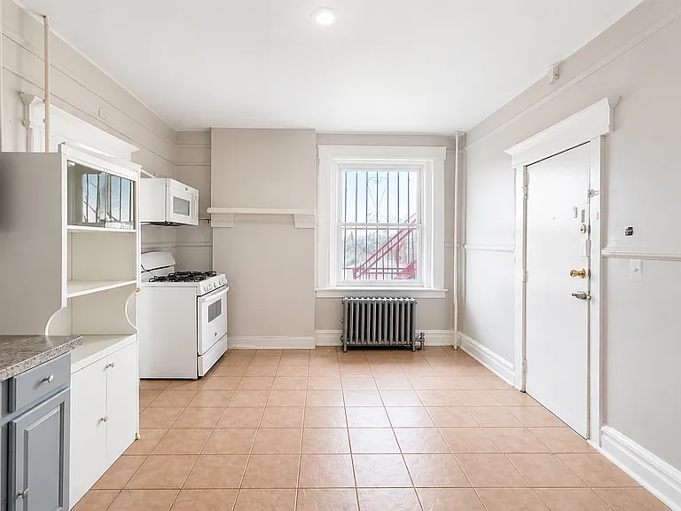 225-227 Clifton Ave #10A — Photo 2