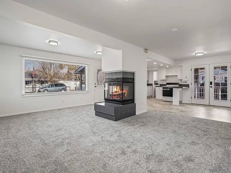 101 E Woodvine St — Photo 6