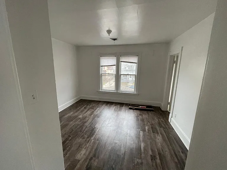 1309 Grove Ave — Photo 3