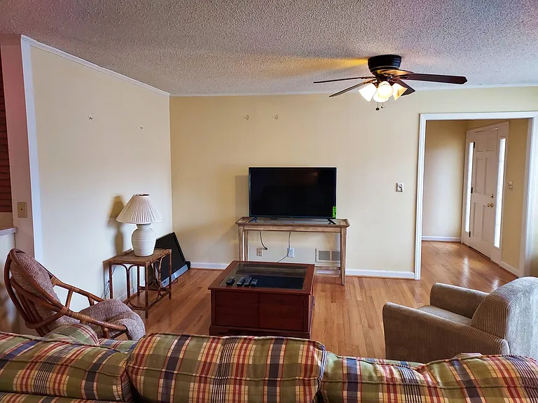 1316 Roberts St — Photo 12