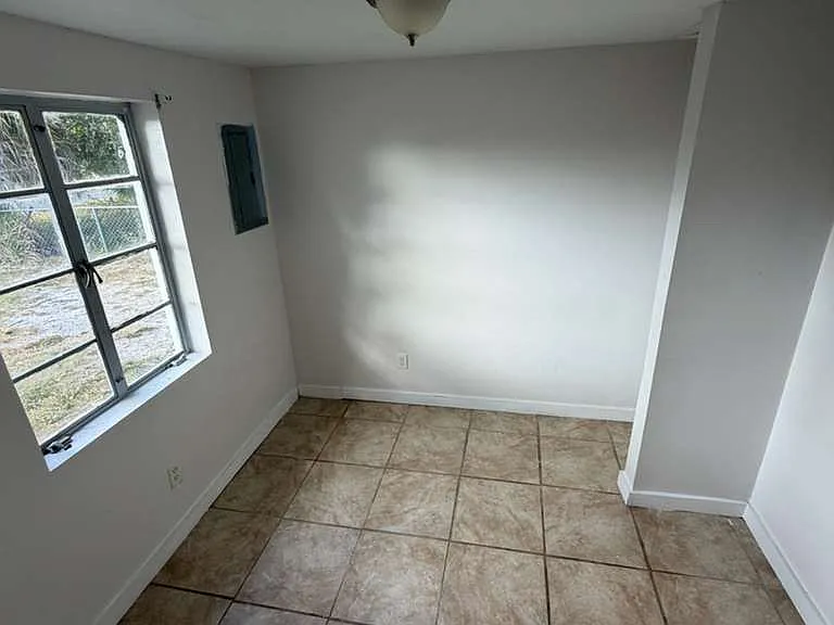 2719 Lucille St — Photo 7