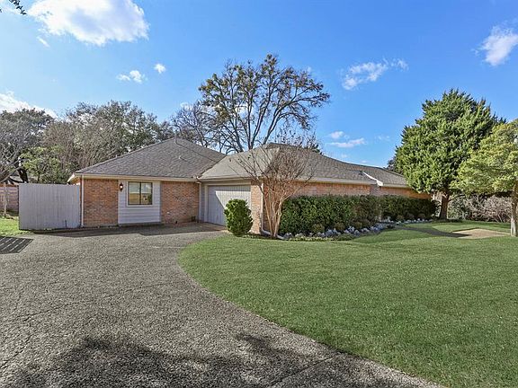 2nd image of 10131 Woodlake Dr