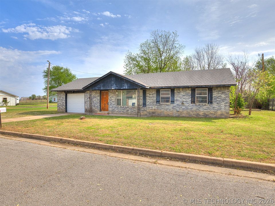 1st image of 205 Lester Ln