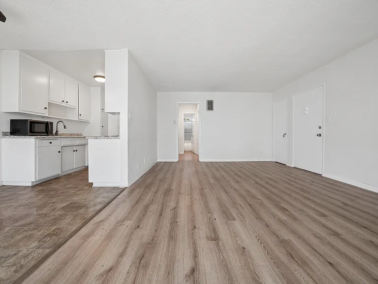 16900 Parthenia St #13 — Photo 6