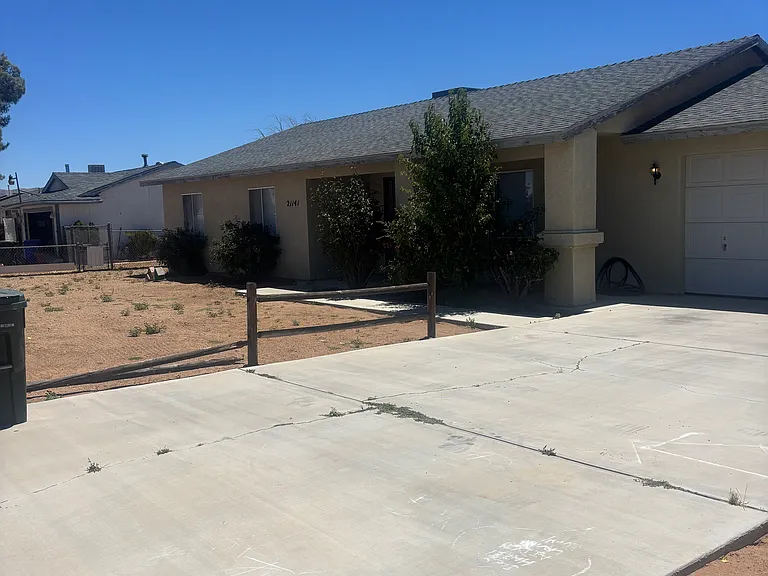 21141 Wisteria St — Photo 2
