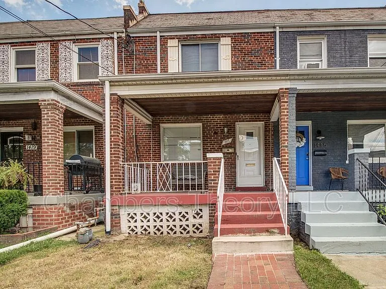 1417 Downing St NE — Photo 2