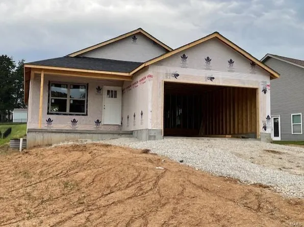 585 Crestfall Dr, Washington, MO 63090