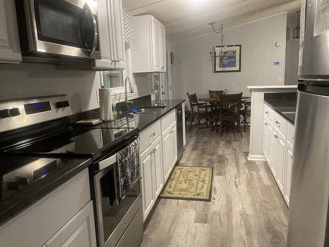 3 bed, 2.0 bath, $1,900 — Photo 4