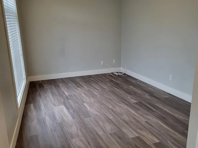 144 Renfrew Ave — Photo 5