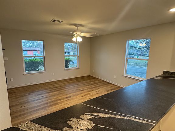 3rd image of 207 Laurel Ln
