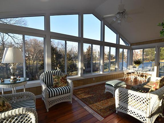 2nd image of 710 Sherwood Dr