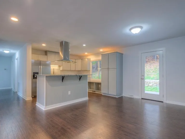 5822 Merriman Rd — Photo 5