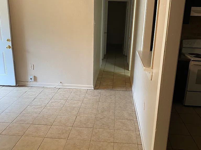 5669 Hartford Ave — Photo 3