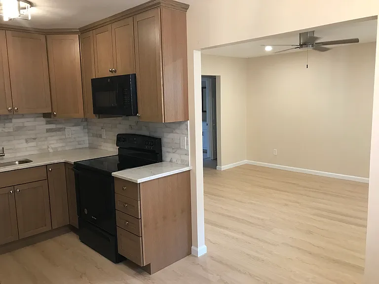 340 Woodlawn Ter #E2 — Photo 4