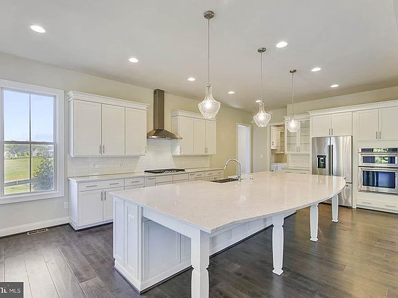 5th image of 23056 Chambourcin Pl