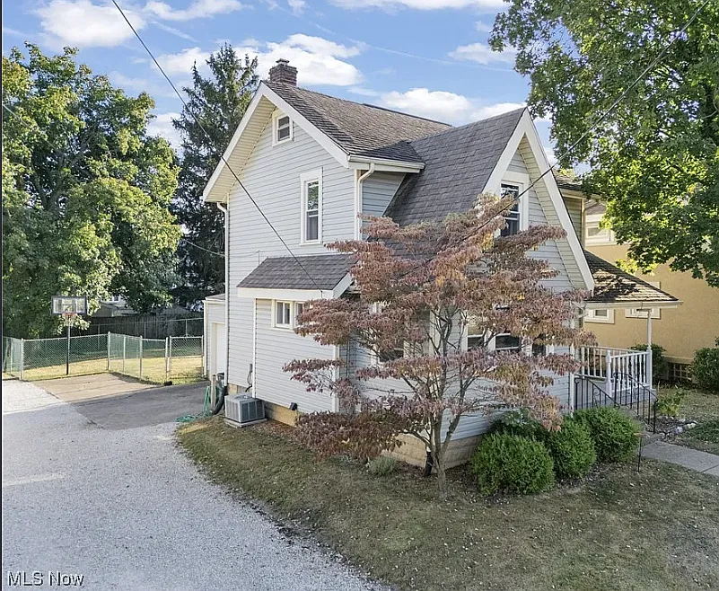 Building Photo - 406 Hower St NE