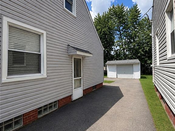 3rd image of 21419 Libby Rd