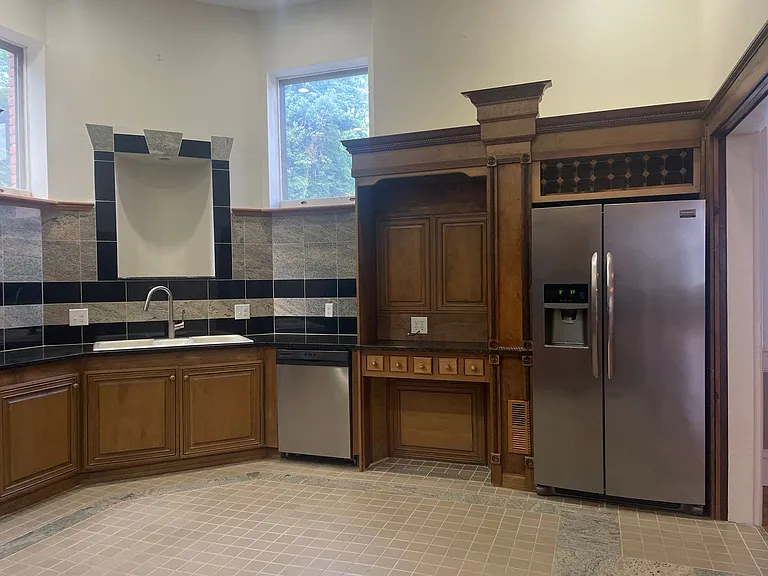 1025 Church St — Photo 18