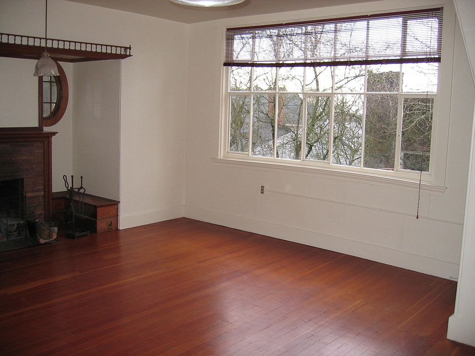 2nd image of 2349 NW Flanders St APT B